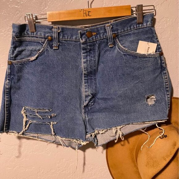 Wrangler Shorts - Picture 2 of 3